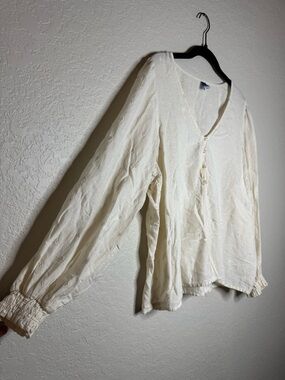 Old Navy Cream Eyelet V-Neck Peasant Blouse